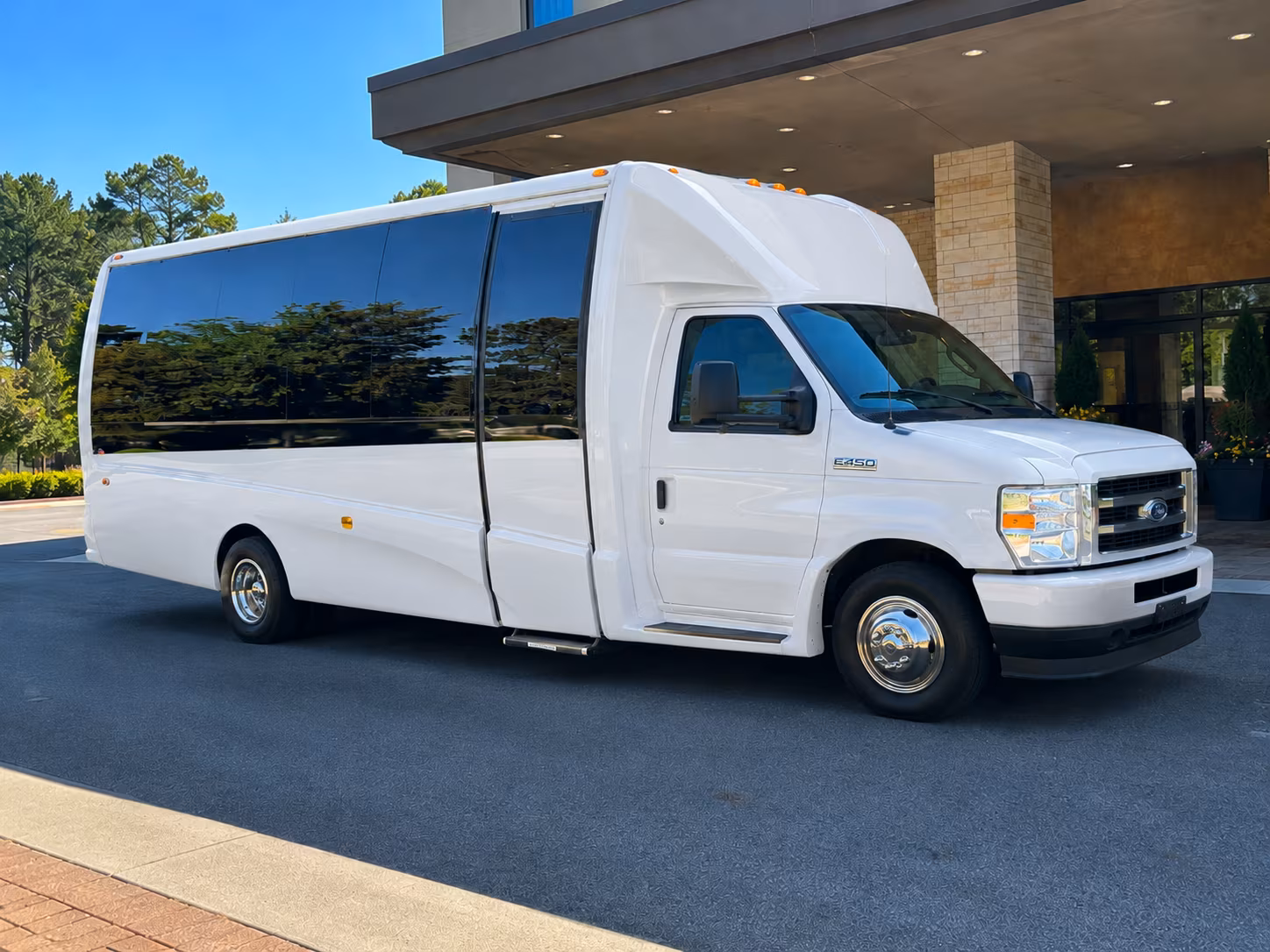 ontario book charter bus rentals for corporate travel in ontario